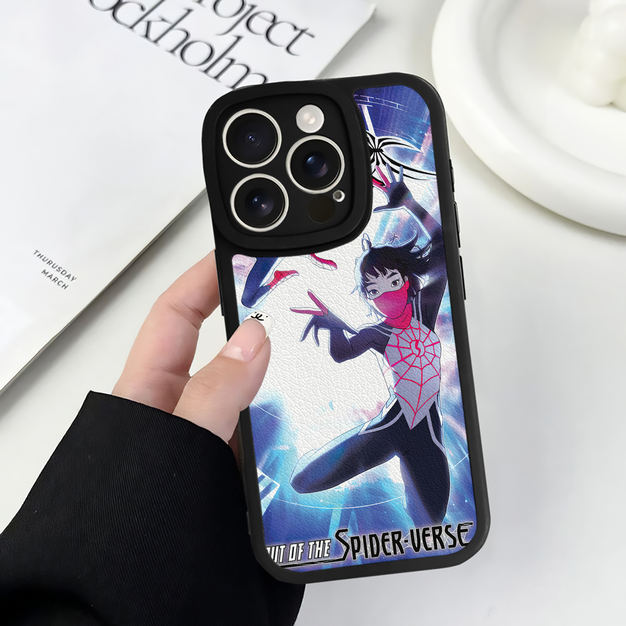 Spider Man スパイダーマン 【iPhone 16シリーズ対応】シリコンスマホケース（レザー調） 材質：シリコン
